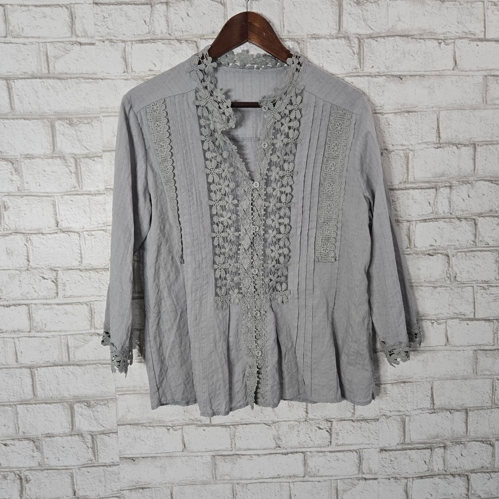 Cute‎ lace full button down top
